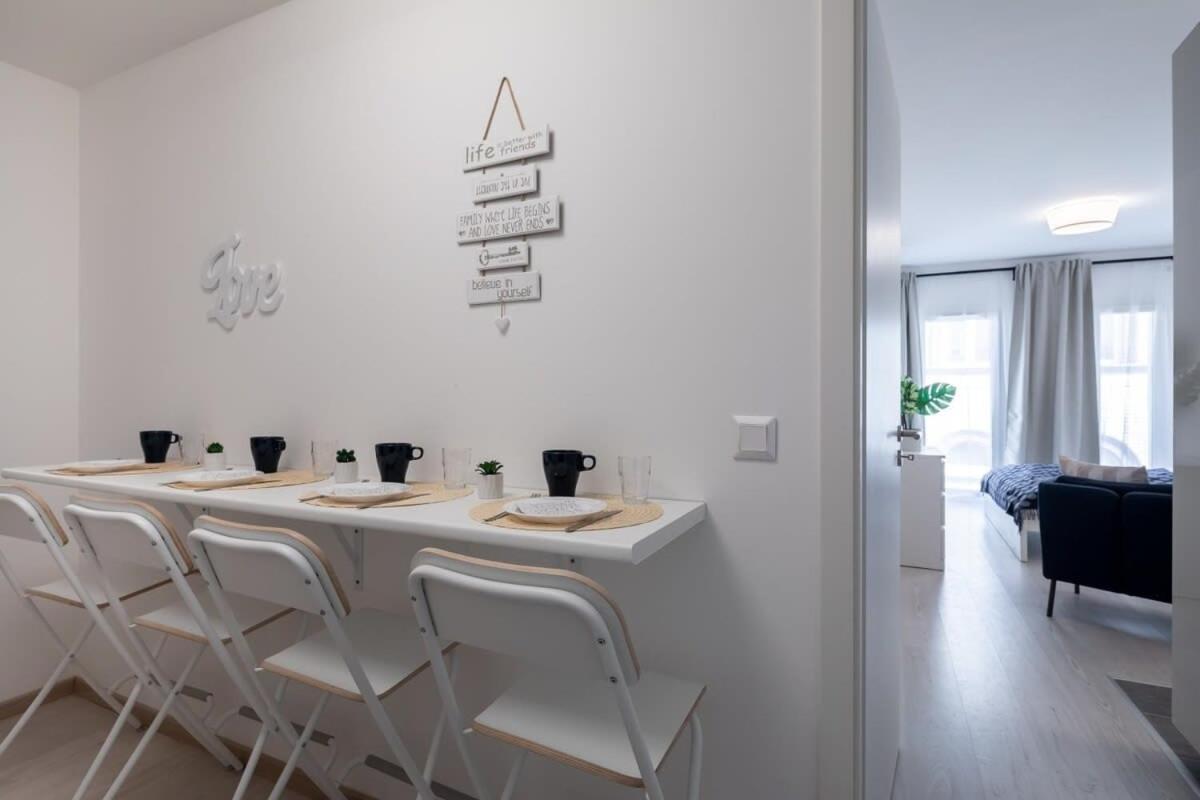 Modern Apt In Authentic Central Area 부다페스트 외부 사진